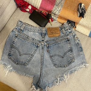 VINTAGE LEVI CUTOFF DENIM SHORTS